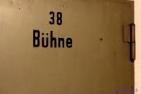 Hinter der Bhne