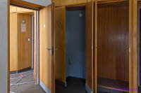 Schrank mit Lampe?