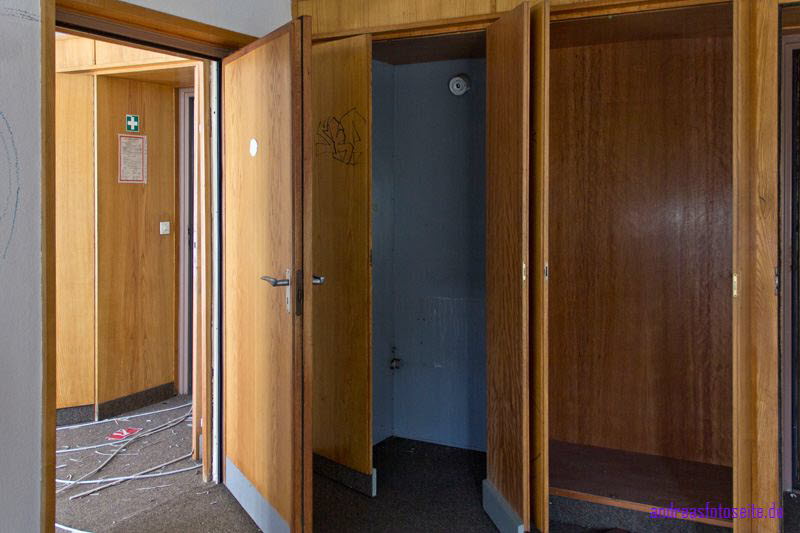 Schrank mit Lampe?